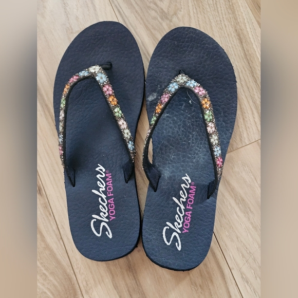 Skechers Black Floral Flip Flops Womens Size 9 - Picture 3 of 8
